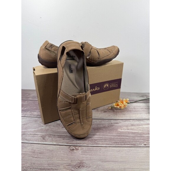 Clarks Slip On Shoes Women SZ 7.5M Tan Leather Comfort Flats Stretch - Picture 1 of 16